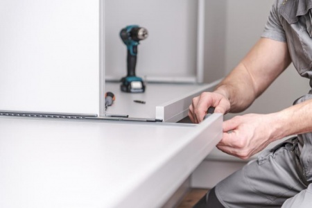 Optimiser votre espace avec un dressing sur mesure, guide pratique et astuces